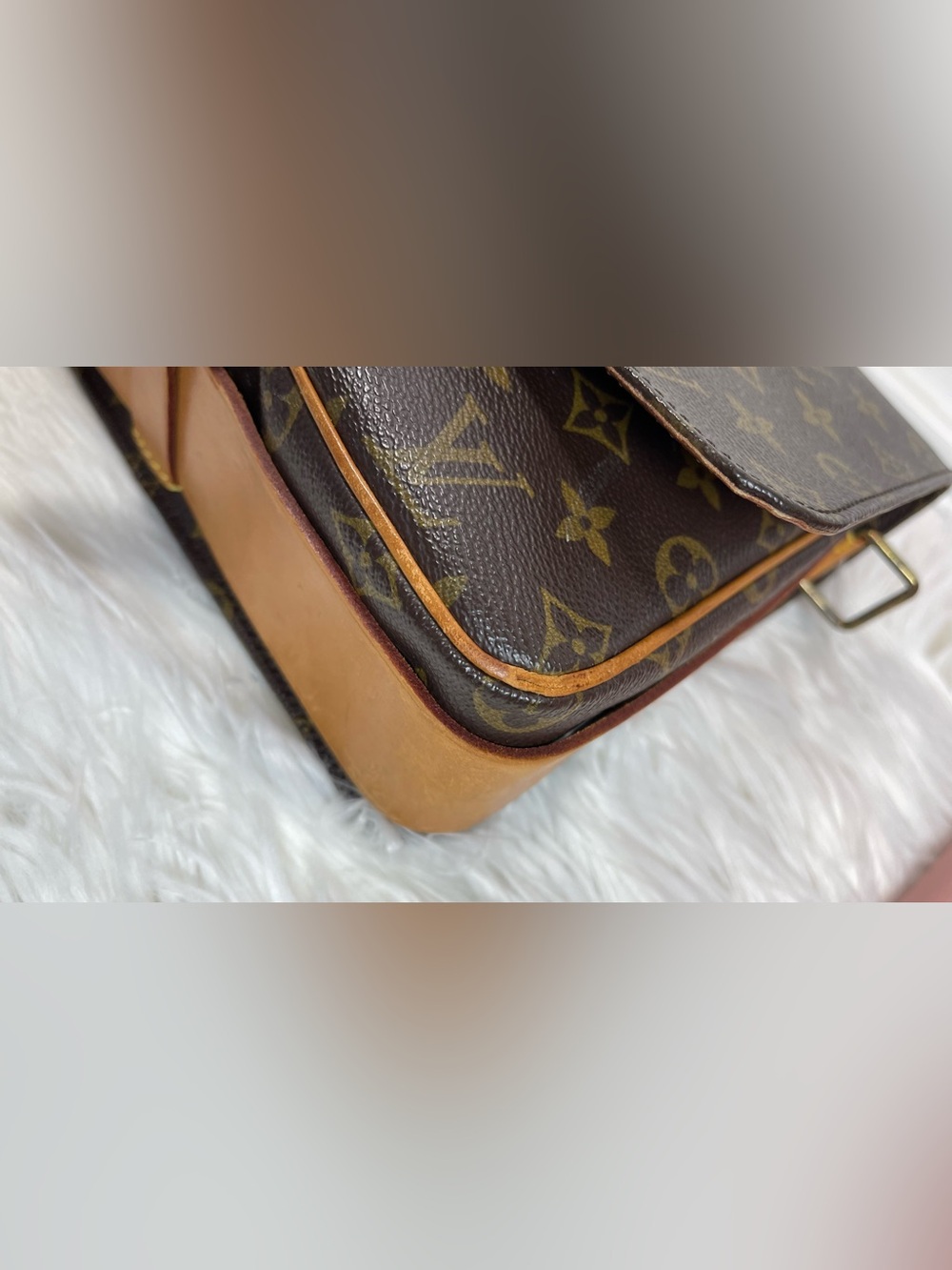 LV Authentic Crossbody Vintage - Picture 11 of 16